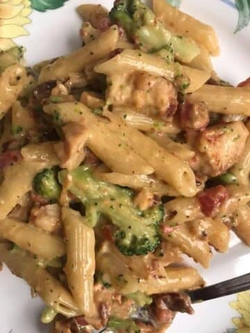 Cheesy Bacon Chicken Pasta with Broccoli