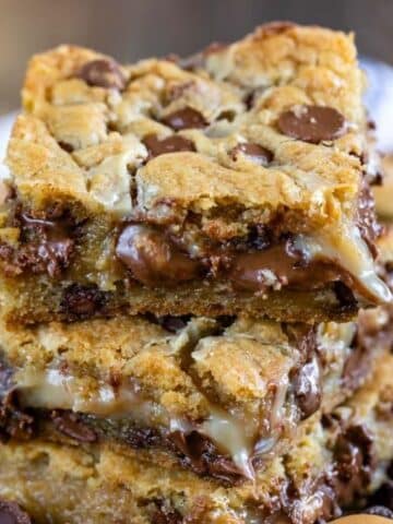 Peanut Butter Cup Gooey Cookie Barss
