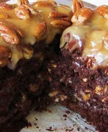 Turtle Caramels Cake