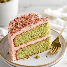 Pistachio Cream Cake Recipe